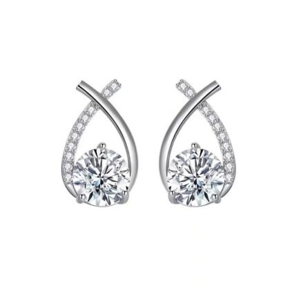 Four-pronged diamond earrings