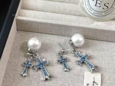 甜酷辣妹镶钻珍珠十字架克罗心吊坠耳环女小众设计简约百搭耳饰潮 (1)